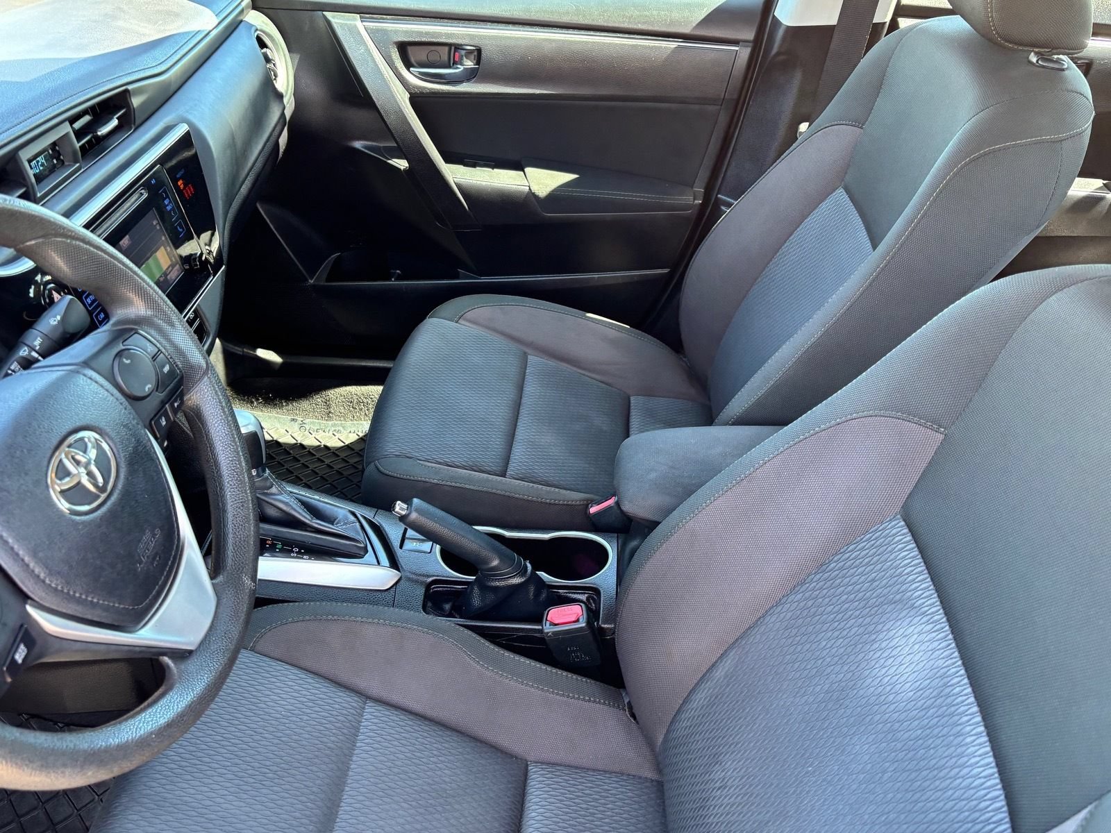 Used 2019 Toyota Corolla LE FWD image 17