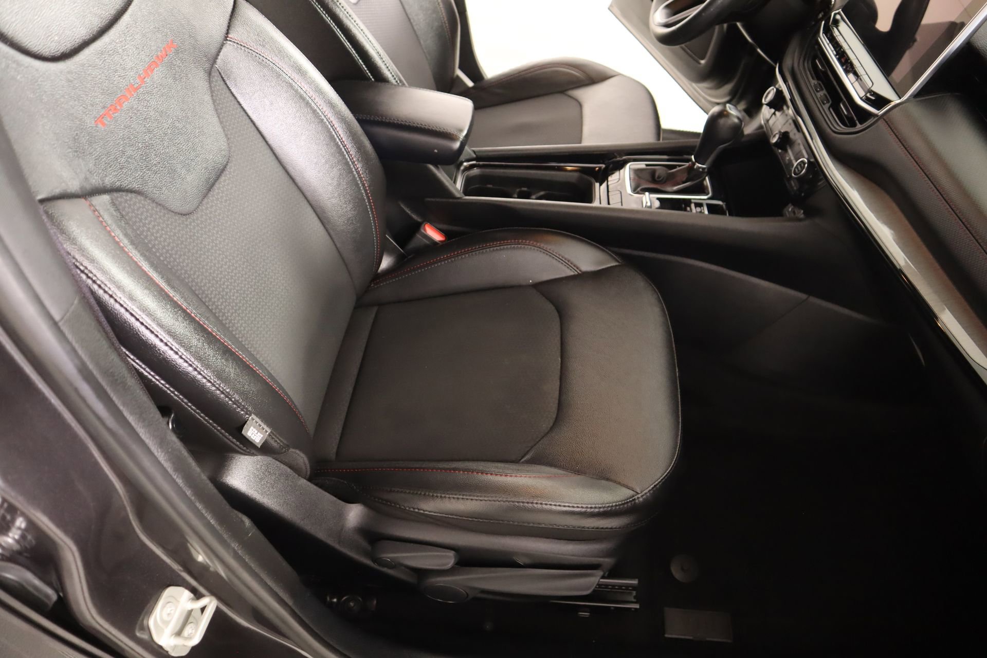 Used 2023 Jeep Compass Trailhawk image 12