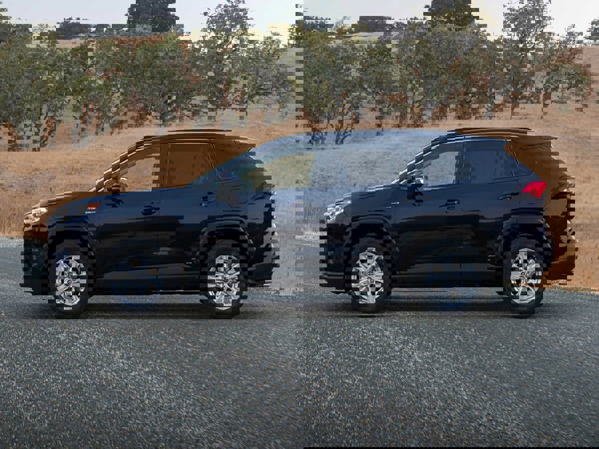 Used 2022 Toyota RAV4 XLE w/ XLE Grade Weather Package image 1