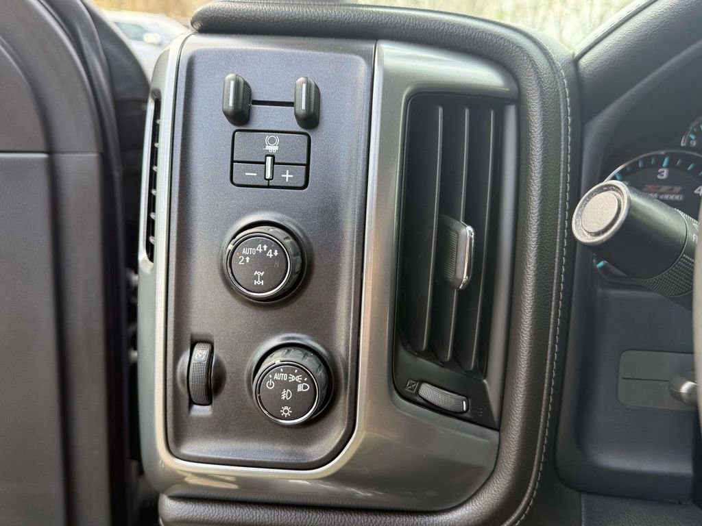 Used 2017 Chevrolet Silverado 1500 LTZ Z71 w/ Redline Edition image 28