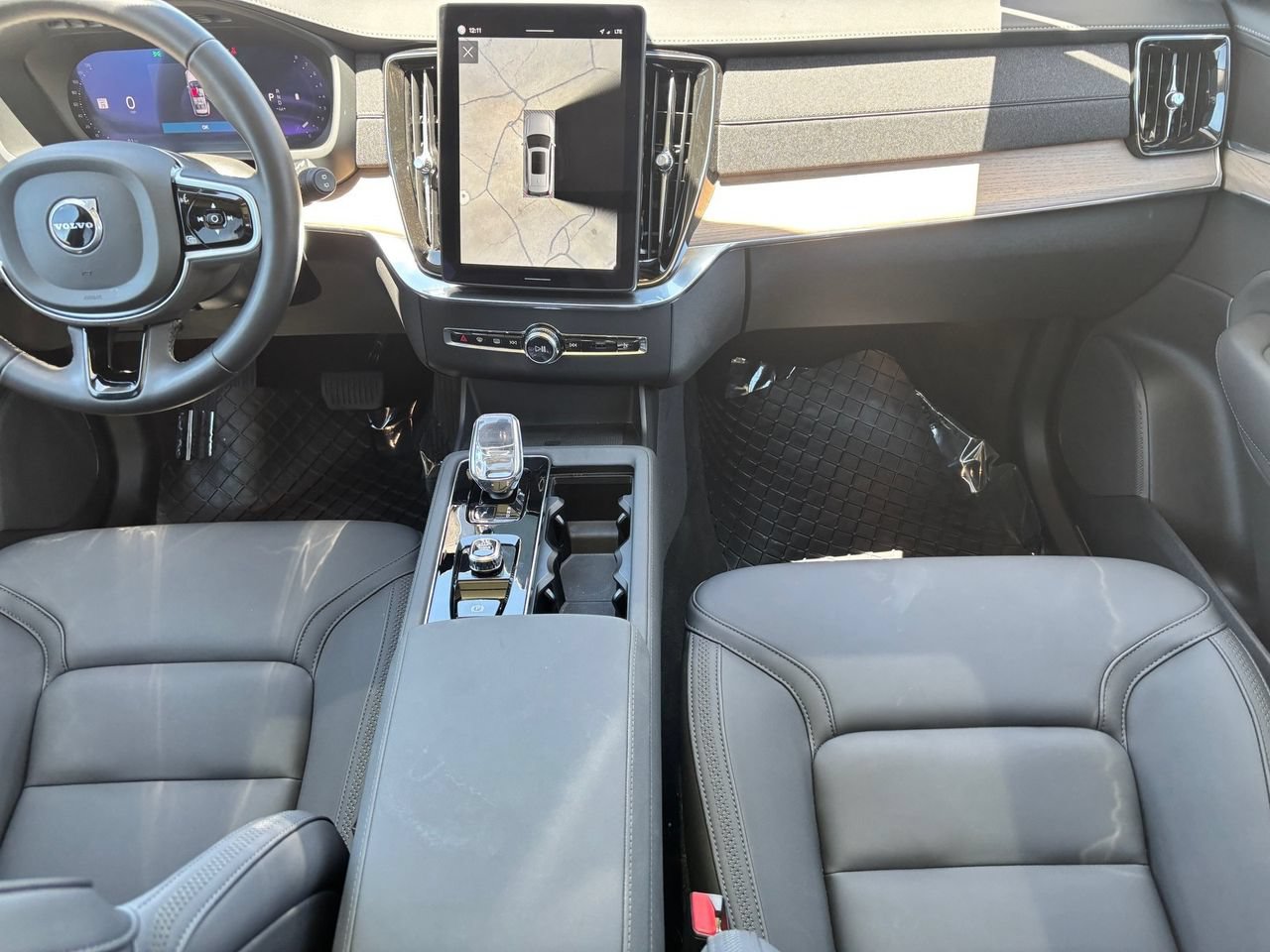 Used 2025 Volvo XC90 B6 Plus AWD/4WD image 14