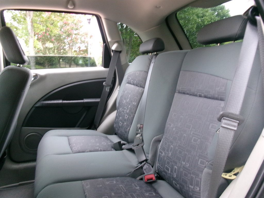 Used 2009 Chrysler PT Cruiser FWD image 23