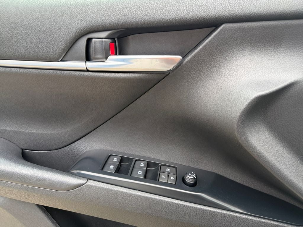 Used 2020 Toyota Camry LE FWD image 21