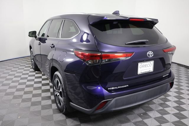 Used 2023 Toyota Highlander XLE image 6