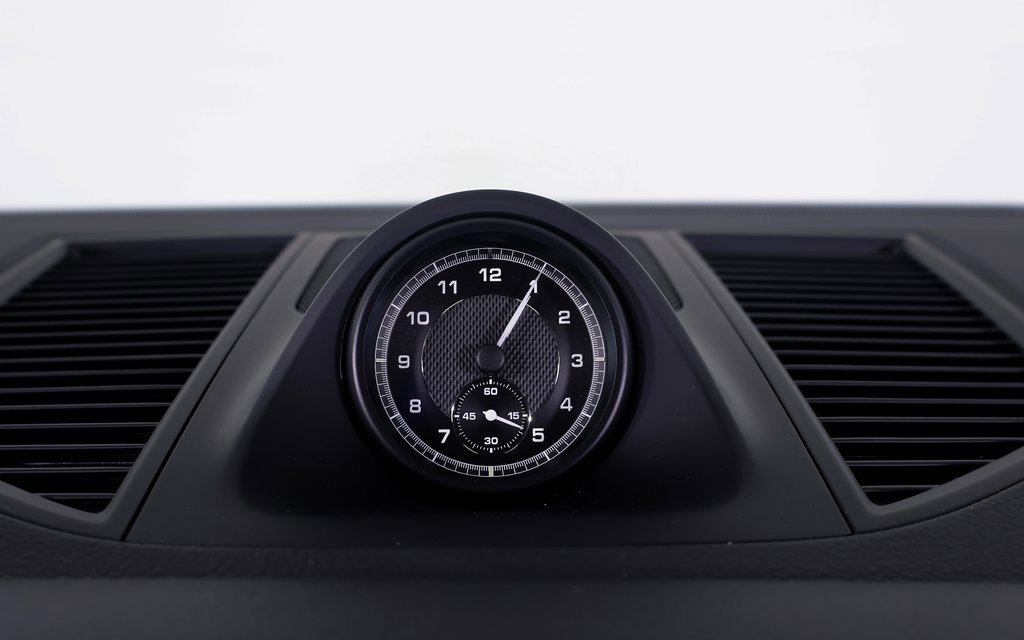 New 2025 Porsche Macan image 16