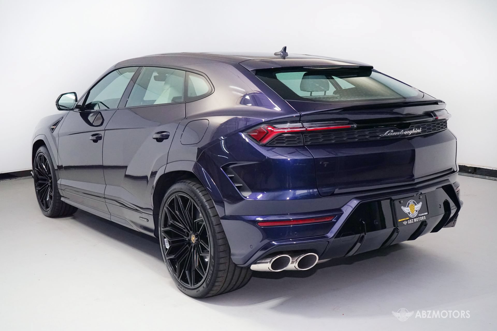 Used 2025 Lamborghini Urus SE AWD/4WD image 7
