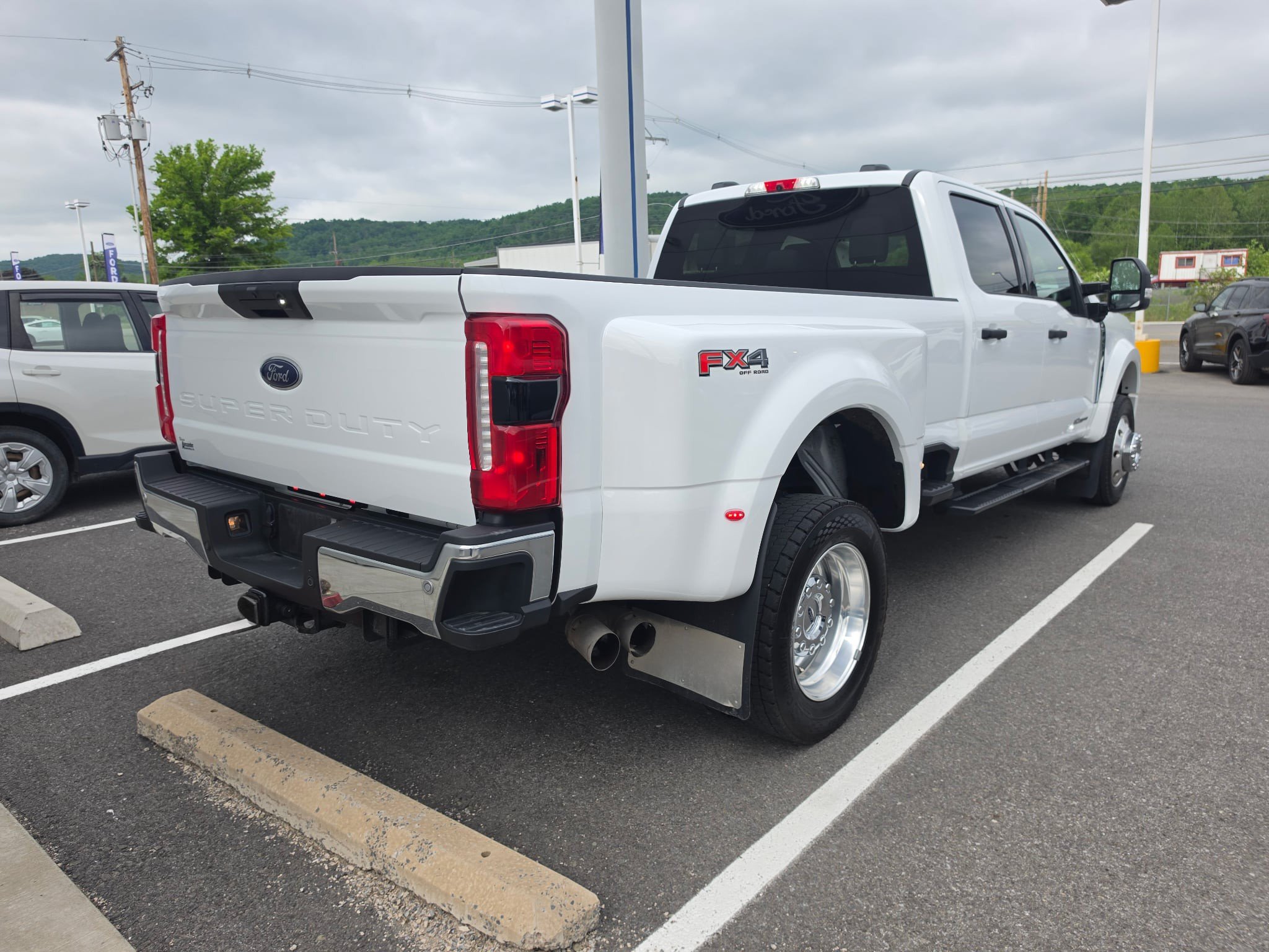 Used 2024 Ford F450 XLT w/ 360-Degree Camera Package AWD/4WD image 3