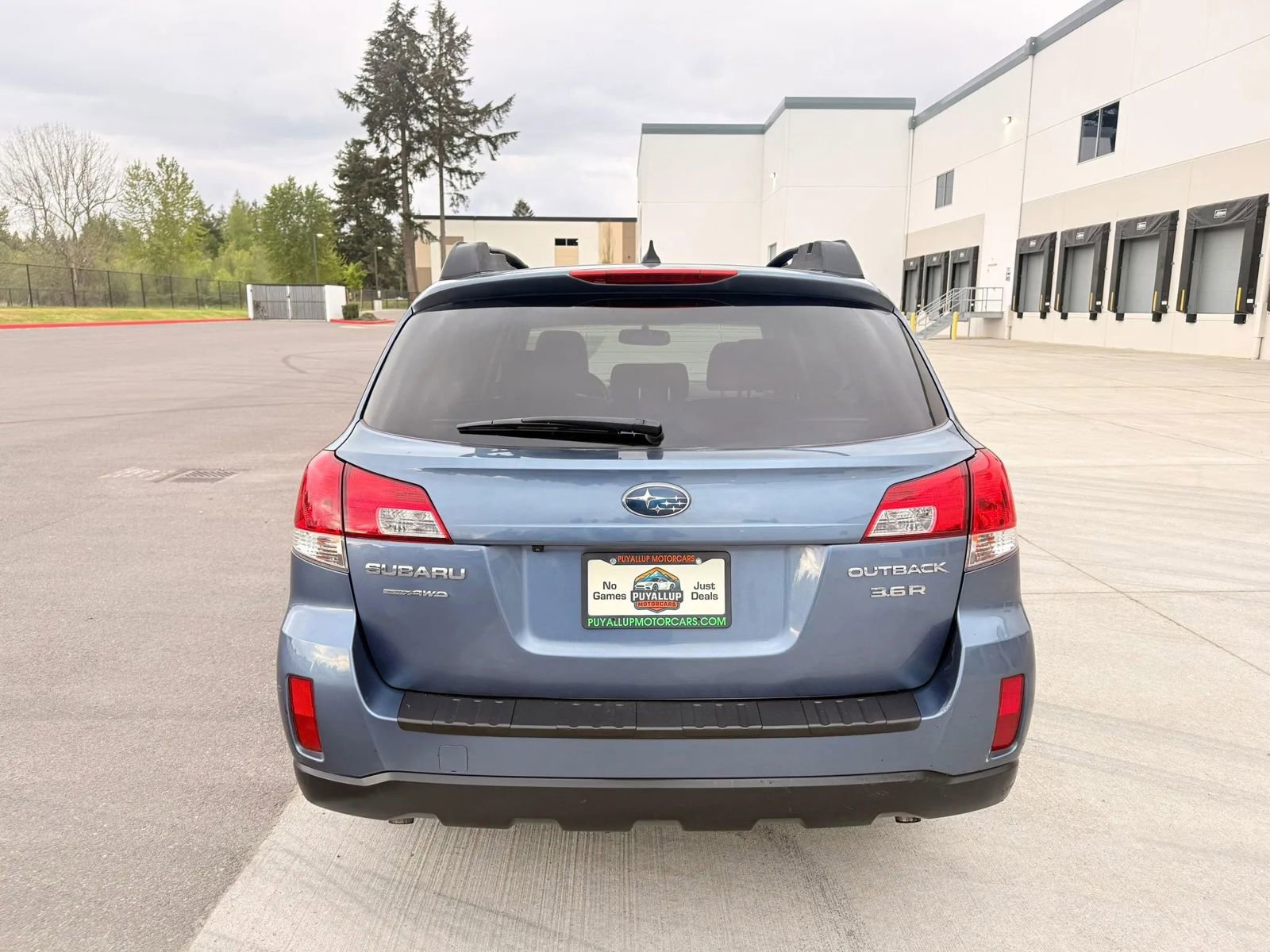 Used 2013 Subaru Outback 3.6R Limited w/ Moonroof Pkg AWD/4WD image 4