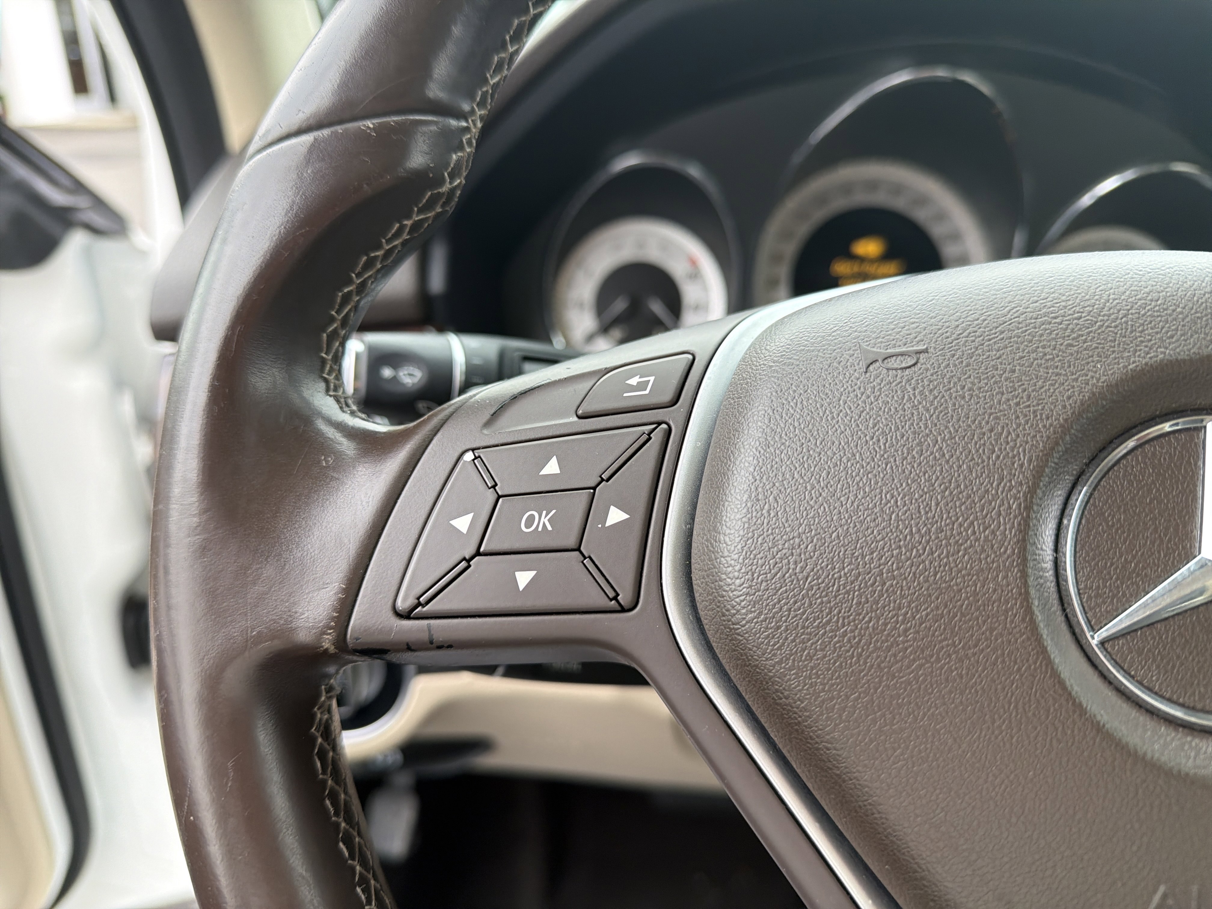 Used 2014 Mercedes-Benz GLK 350 4MATIC image 11