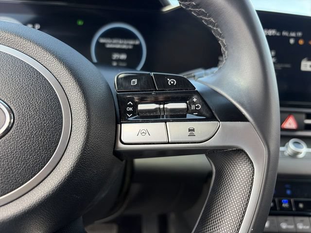 Used 2023 Hyundai Elantra Limited w/ Preferred Accessory Package FWD image 23