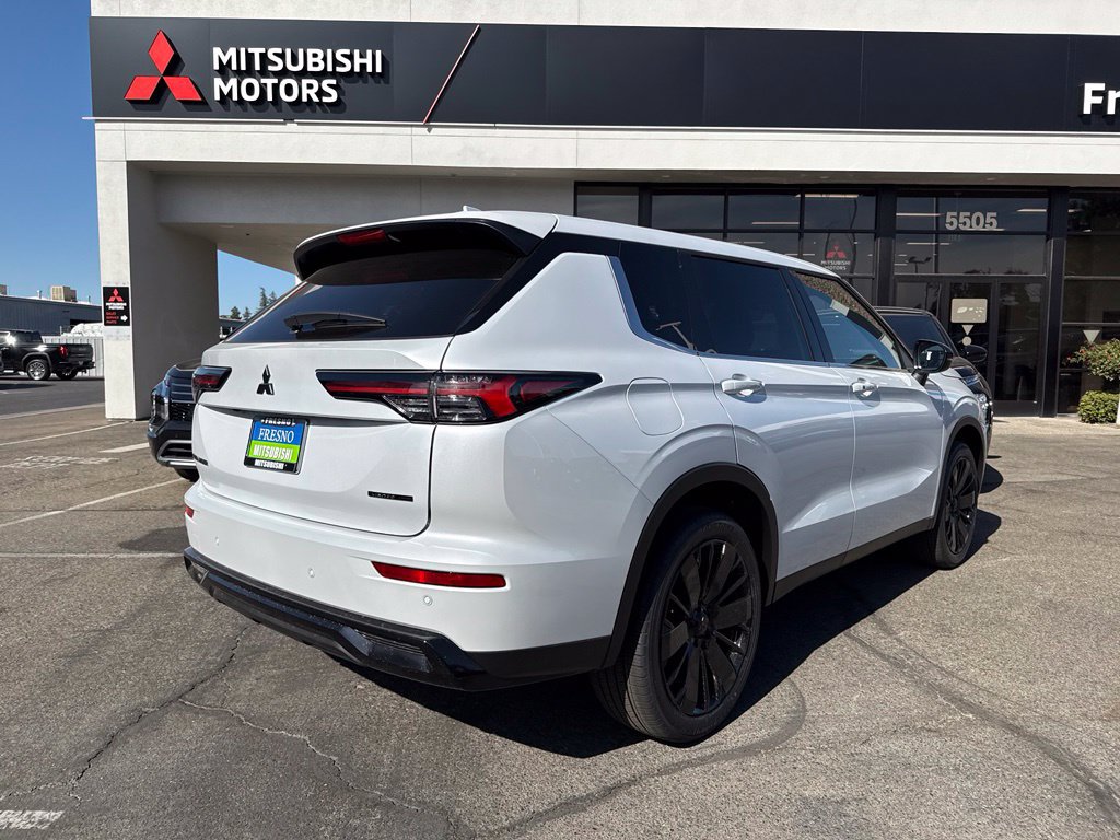 New 2026 Mitsubishi Outlander LE FWD image 12