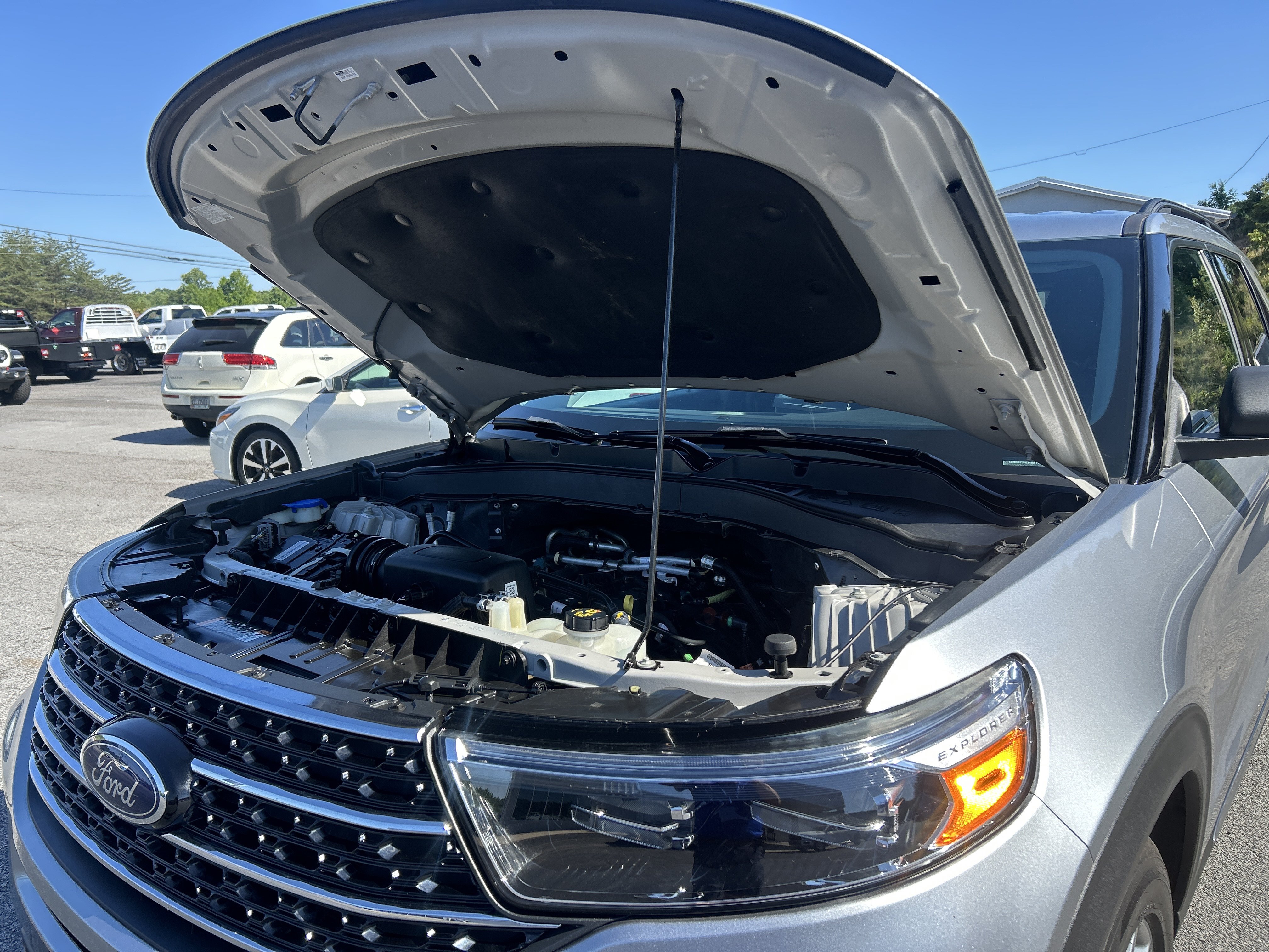 Used 2021 Ford Explorer XLT w/ Equipment Group 202A RWD image 11