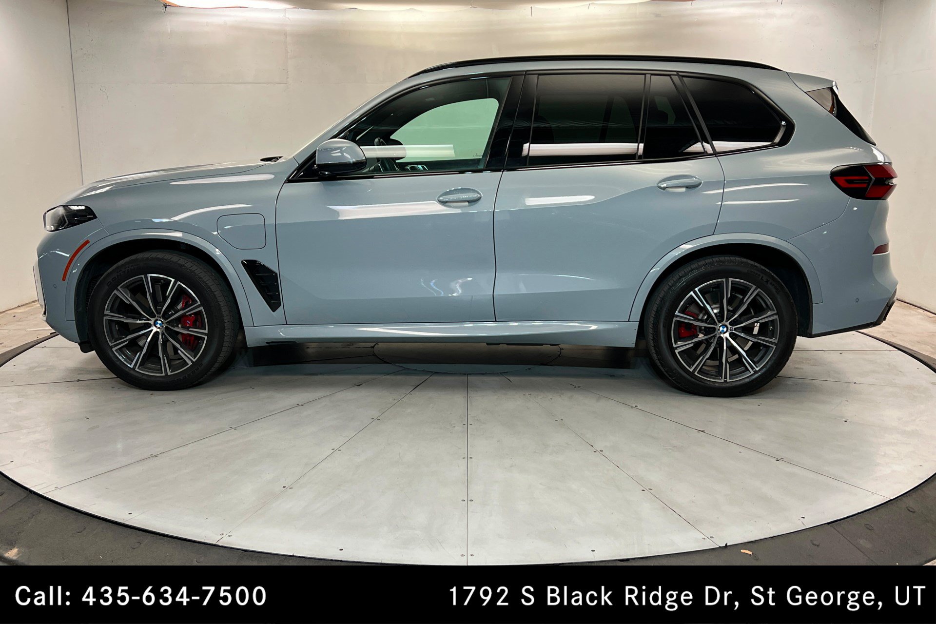 Used 2026 BMW X5 xDrive50e w/ M Sport Package AWD/4WD image 2