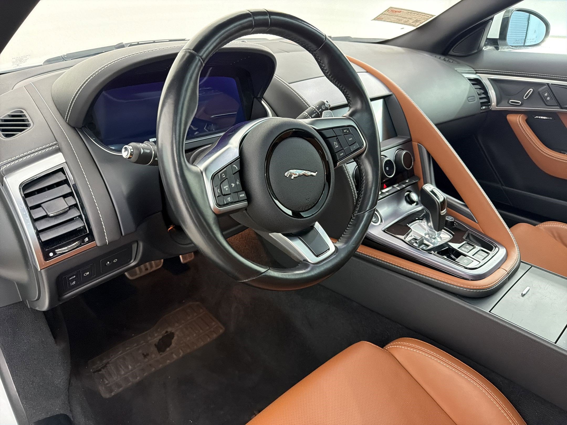Used 2023 Jaguar F-TYPE Coupe RWD image 4
