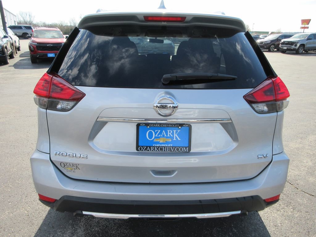 Used 2018 Nissan Rogue SV image 4