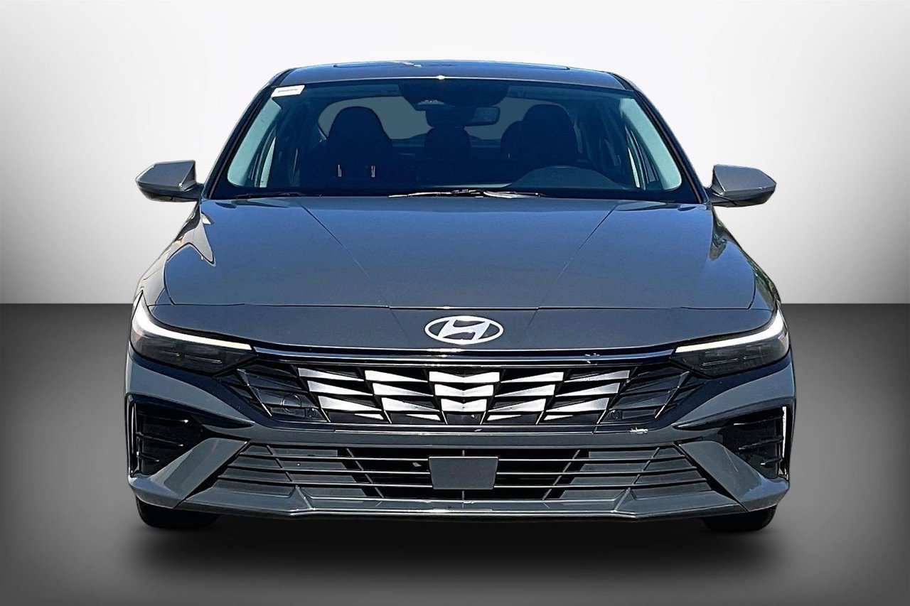Used 2025 Hyundai Elantra SEL FWD image 3