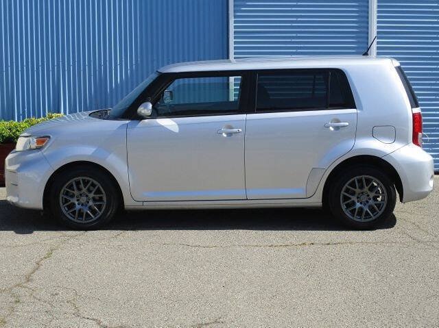 Used 2015 Scion xB FWD image 6