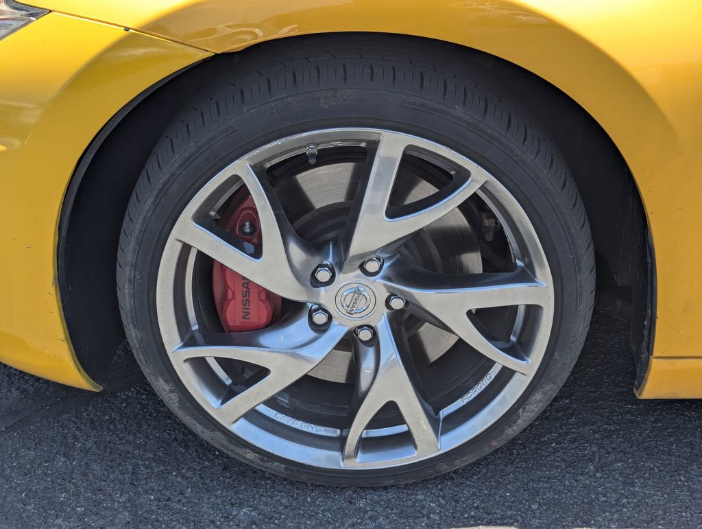Used 2017 Nissan 370Z Coupe RWD image 16
