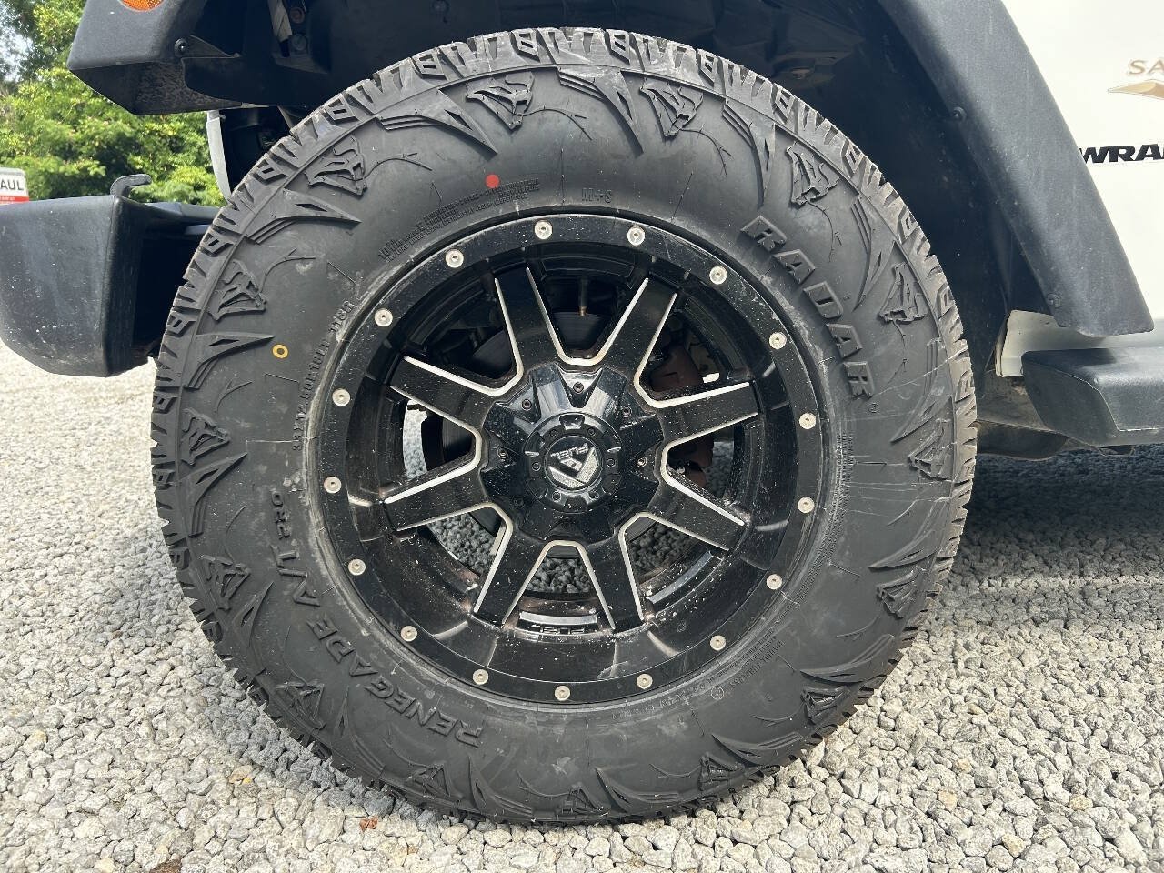 Used 2013 Jeep Wrangler Sahara w/ Connectivity Group AWD/4WD image 9