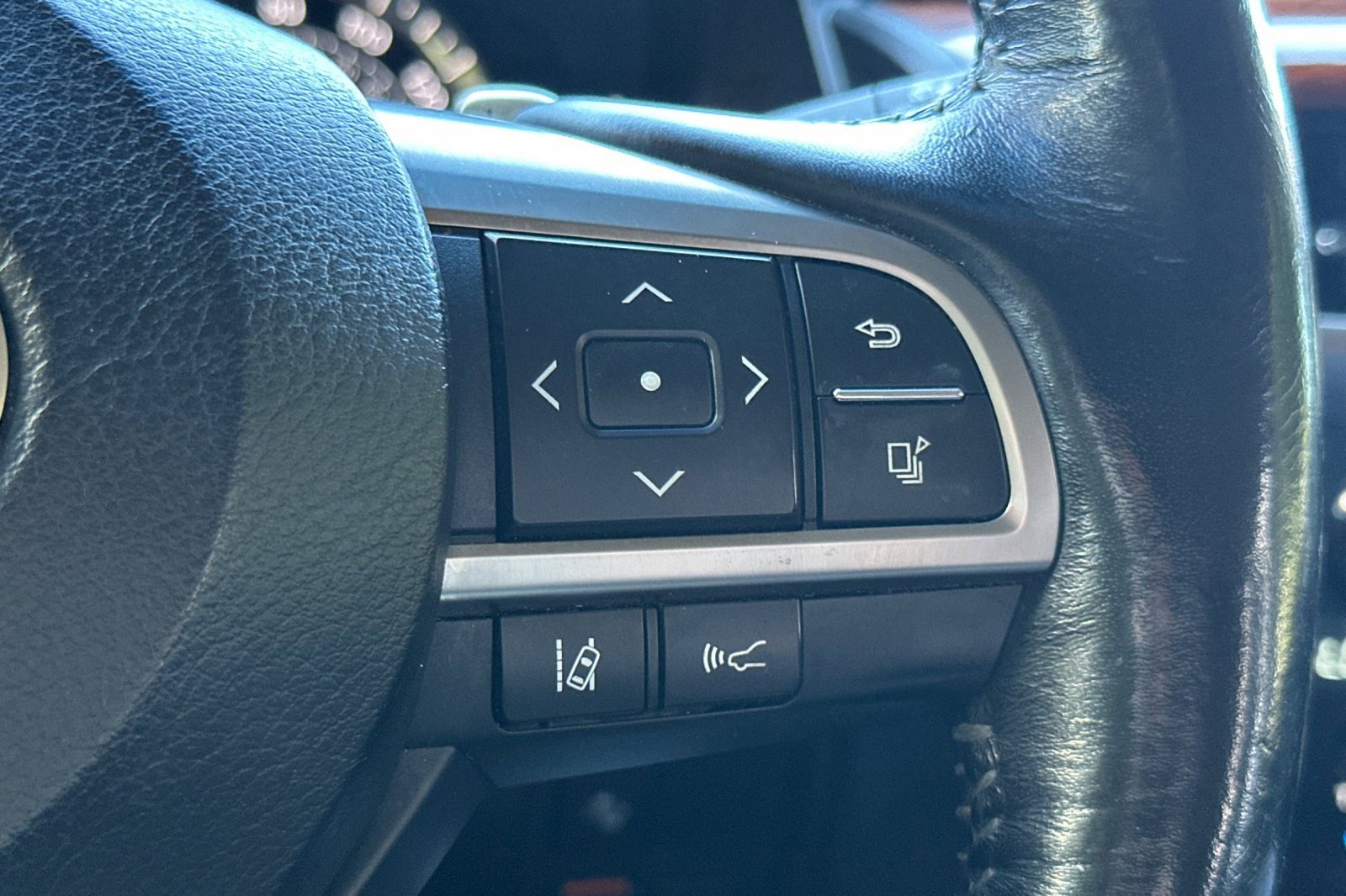 Used 2017 Lexus LX 570 4WD w/ Luxury Package image 31