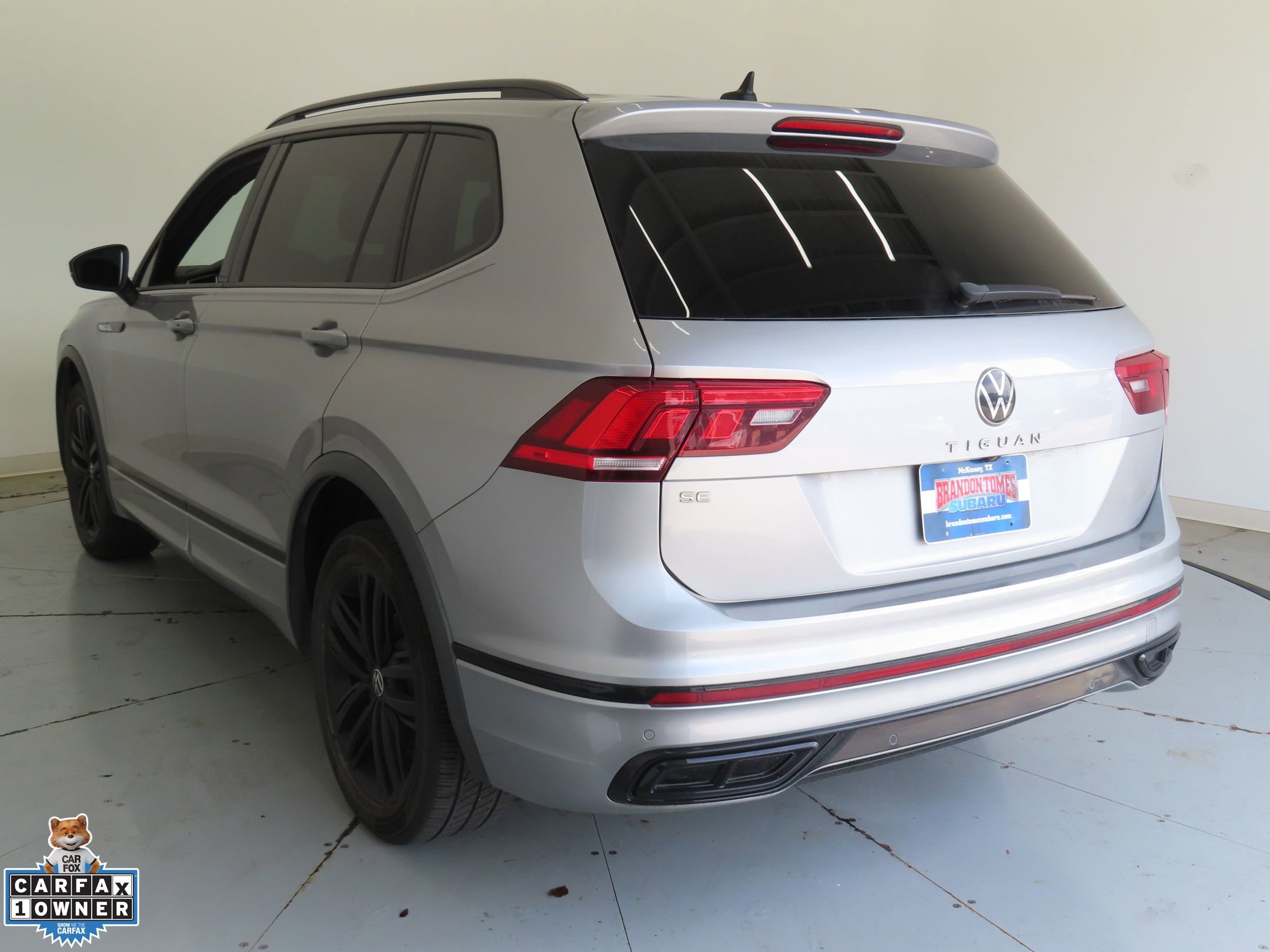 Used 2022 Volkswagen Tiguan SE R-Line FWD image 6