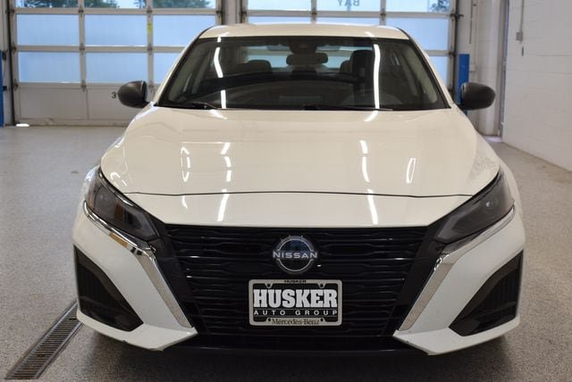 Used 2025 Nissan Altima 2.5 SV FWD image 3