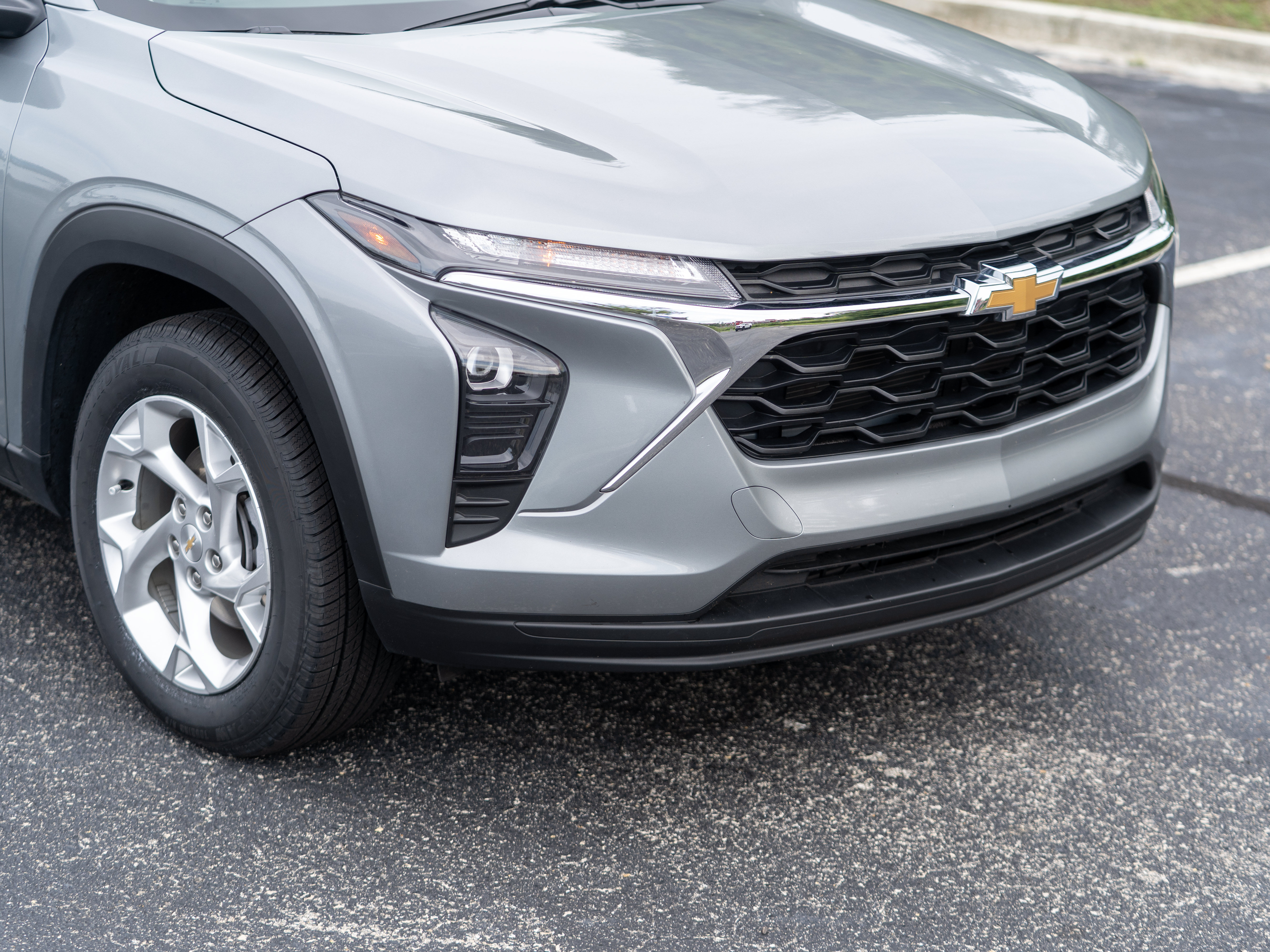 Used 2025 Chevrolet Trax LS w/ LS Convenience Package FWD image 41