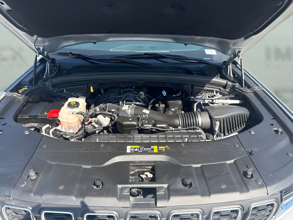 Used 2024 Jeep Grand Cherokee Laredo AWD/4WD image 23