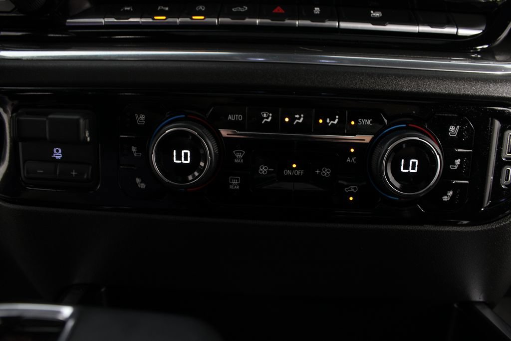 Used 2023 Chevrolet Silverado 1500 High Country w/ Technology Package AWD/4WD image 8