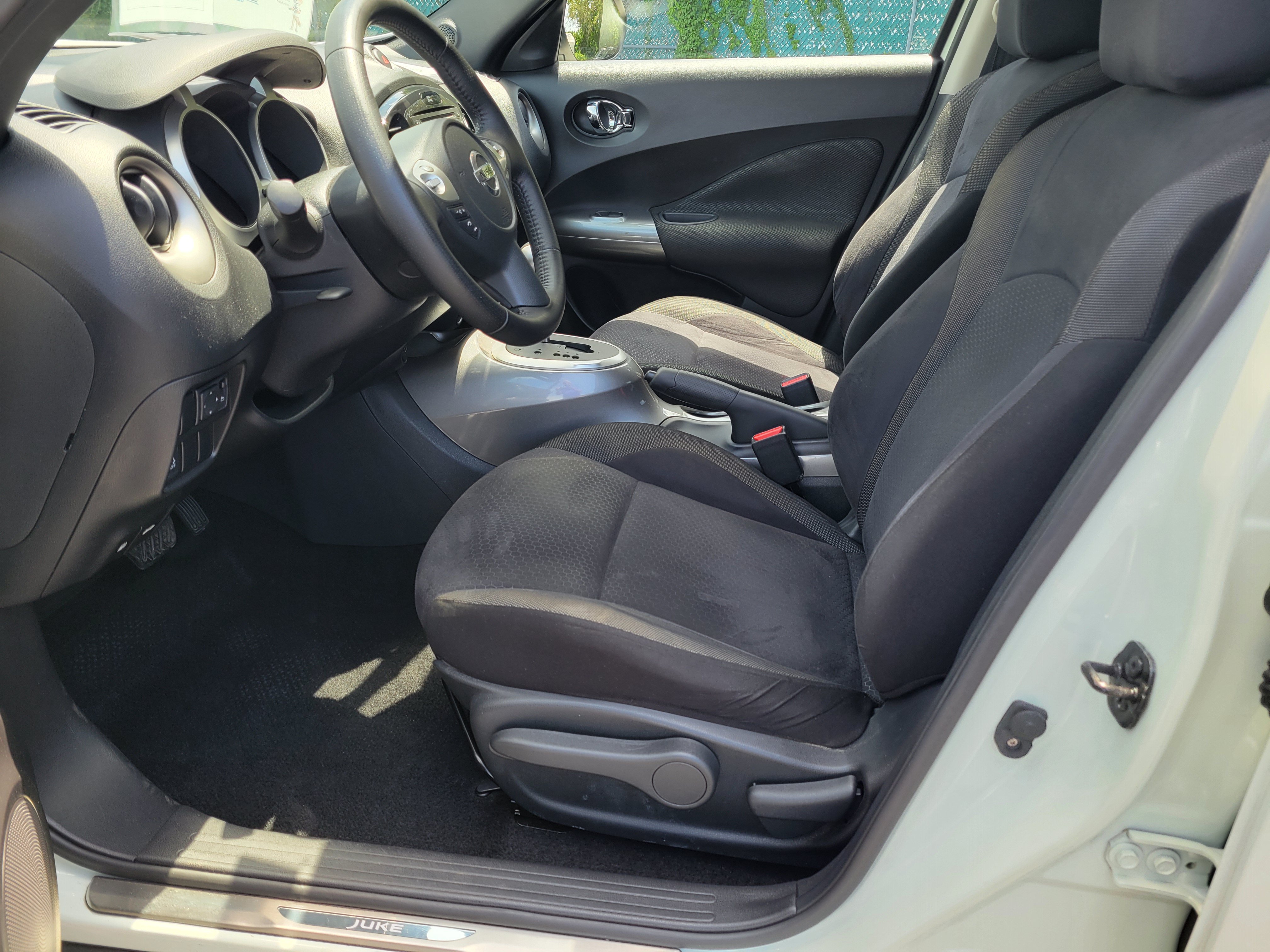 Used 2012 Nissan Juke SV w/ Chrome Pkg FWD image 25
