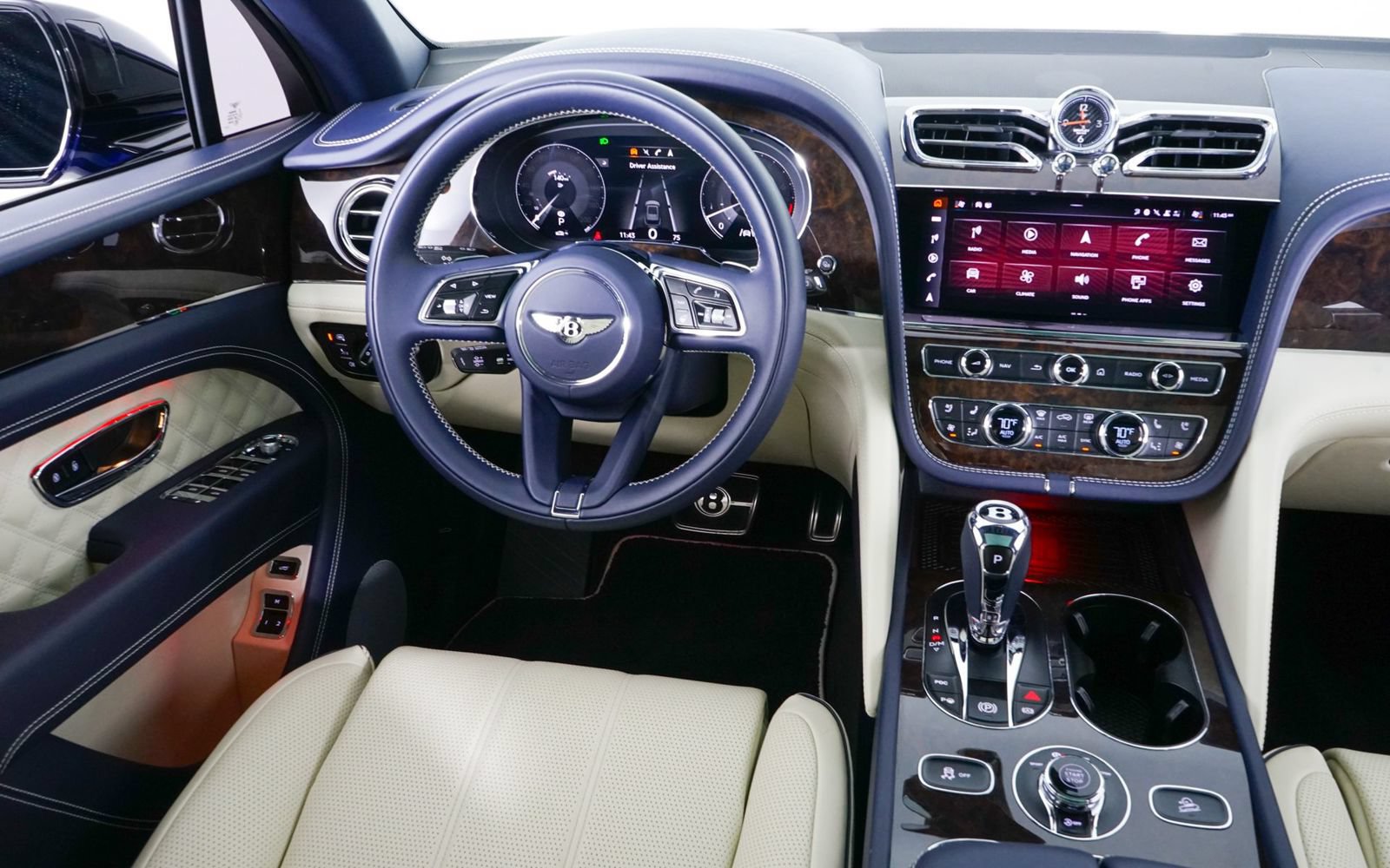 Used 2022 Bentley Bentayga AWD/4WD image 25