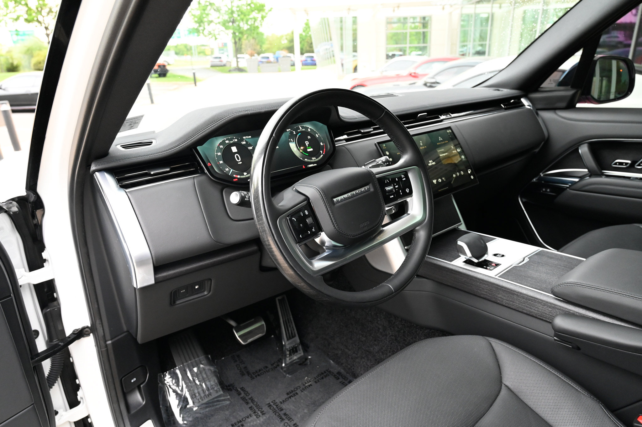 Used 2025 Land Rover Range Rover SE AWD/4WD image 16