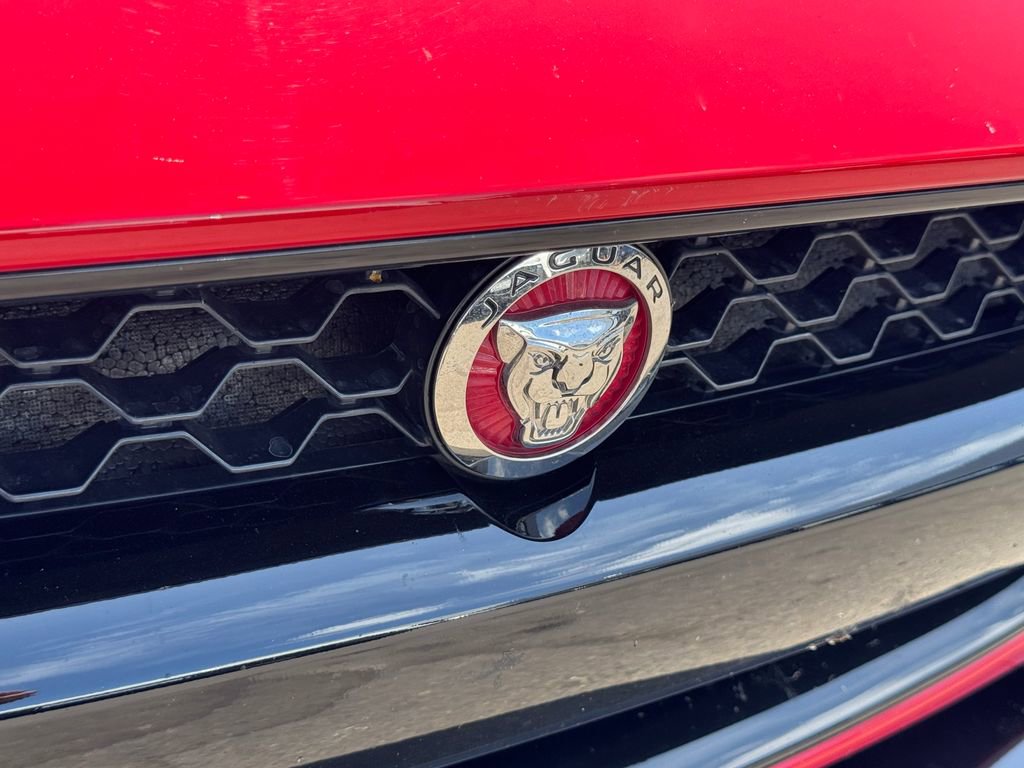 Used 2019 Jaguar F-TYPE Convertible RWD image 10