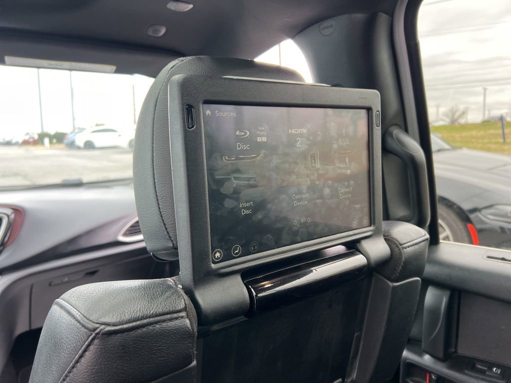 Used 2020 Chrysler Pacifica Touring-L image 30