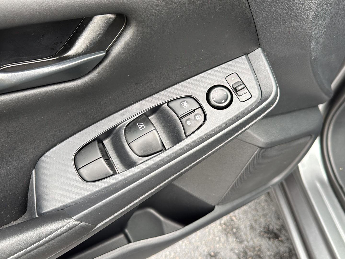 Used 2025 Nissan Sentra S image 26