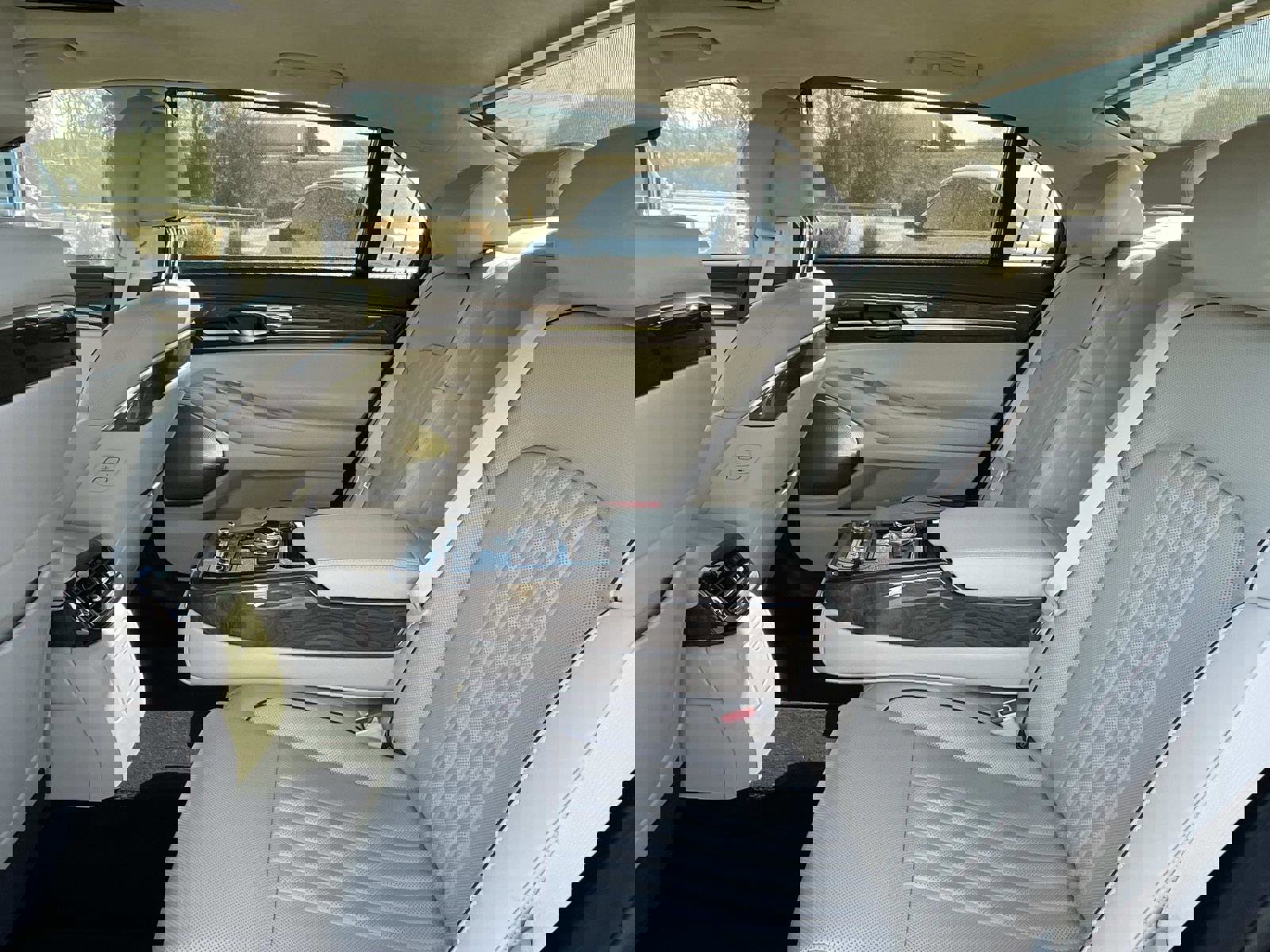 Used 2017 Genesis G90 3.3T Premium image 12