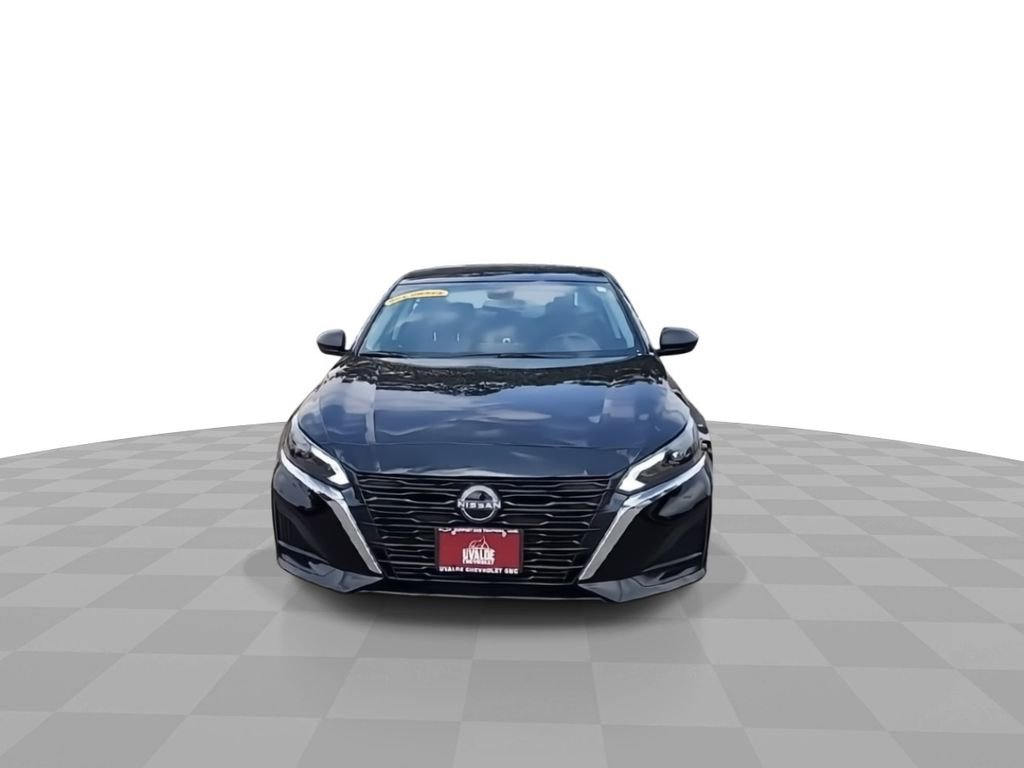 Used 2025 Nissan Altima 2.5 SV FWD image 3