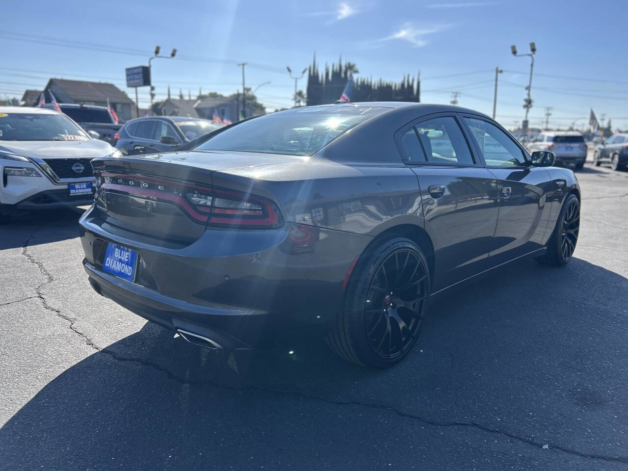 Used 2019 Dodge Charger SXT w/ Leather Interior Group image 7