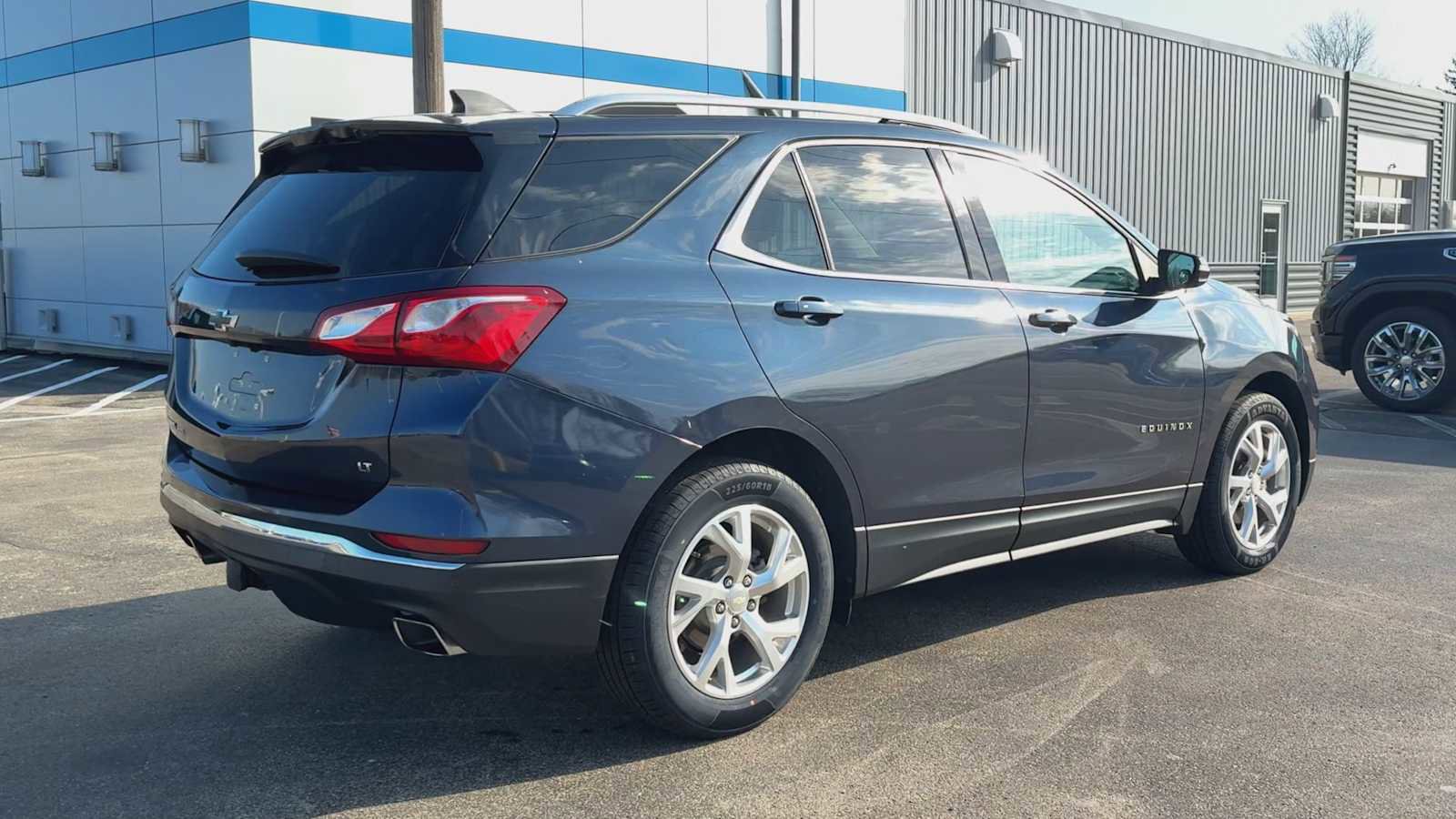 Used 2018 Chevrolet Equinox LT image 2