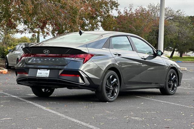 New 2026 Hyundai Elantra SEL Sport image 4
