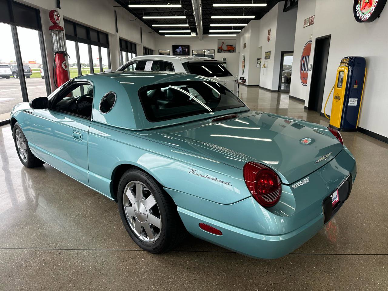 Used 2002 Ford Thunderbird Deluxe image 5