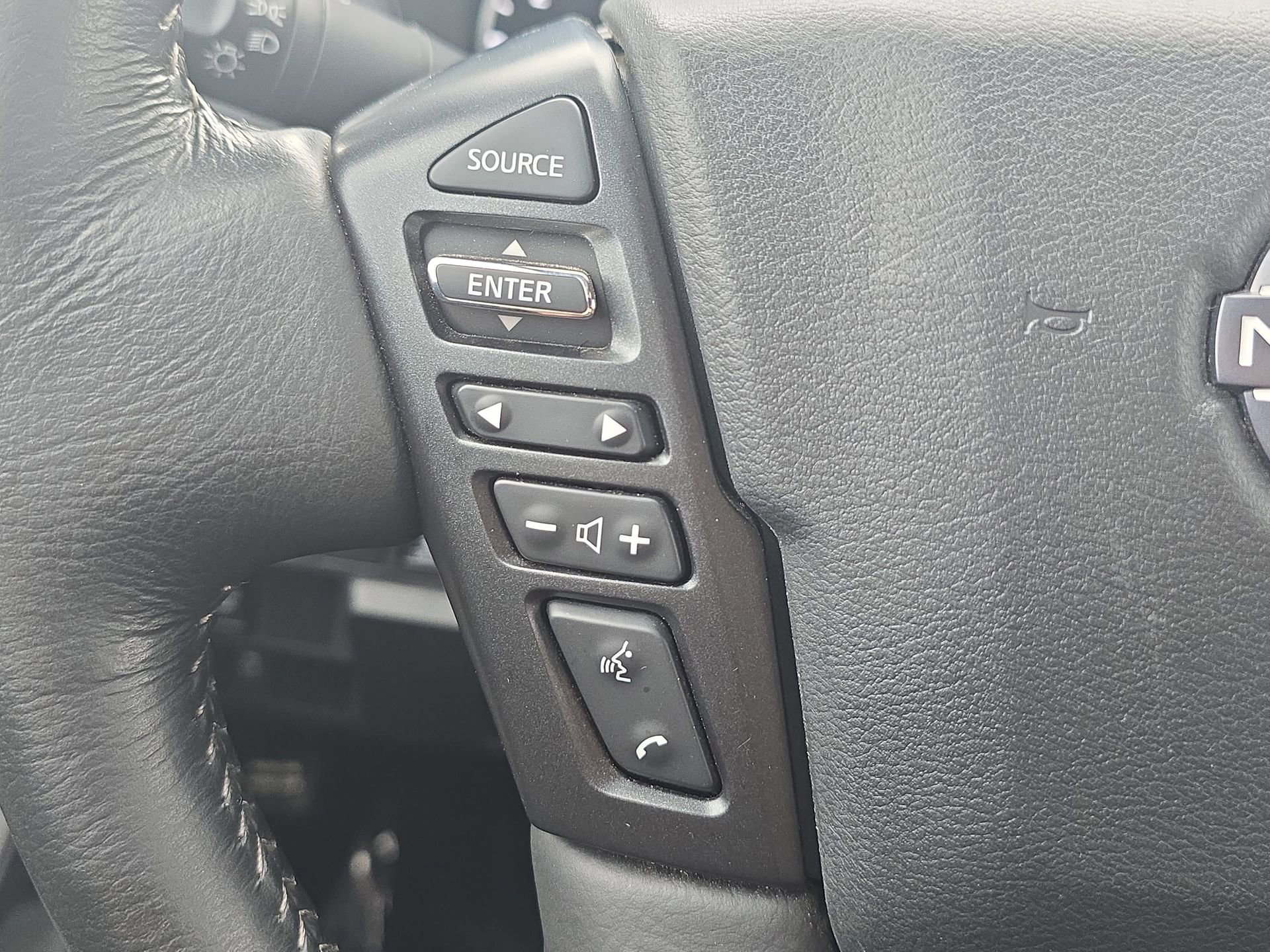 Used 2024 Nissan Frontier SV w/ SV Convenience Package RWD image 16