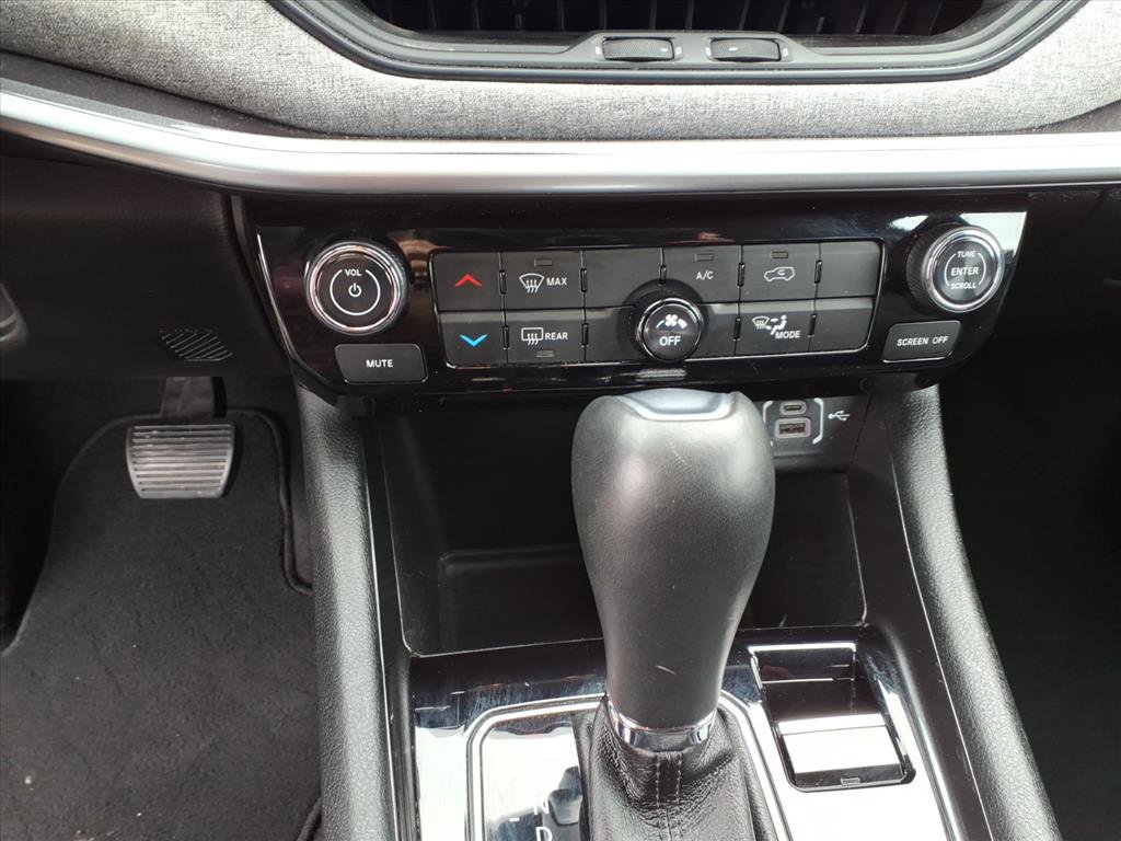 Used 2024 Jeep Compass Latitude image 19