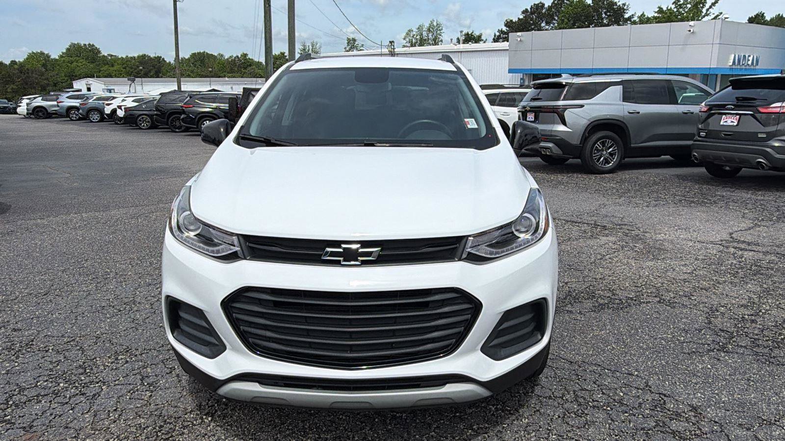 Used 2022 Chevrolet Trax LT w/ Redline Edition AWD/4WD image 2
