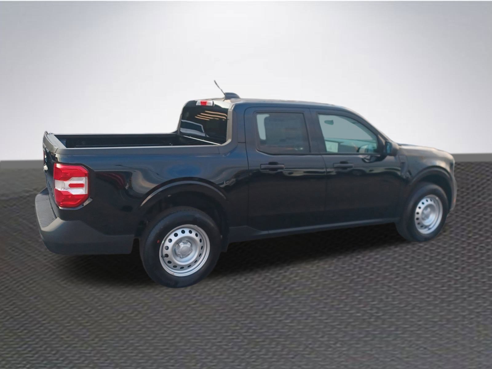 New 2025 Ford Maverick XL image 4