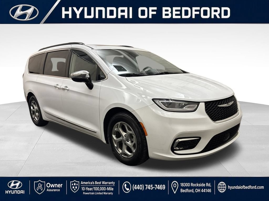 Used 2023 Chrysler Pacifica Limited FWD image 3
