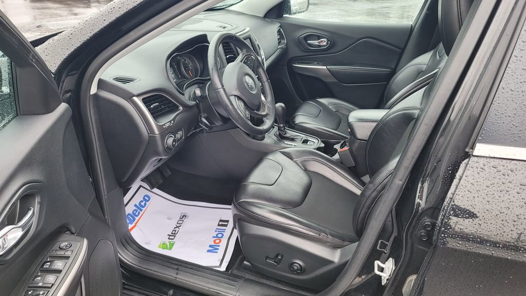 Used 2019 Jeep Cherokee Latitude Plus image 18