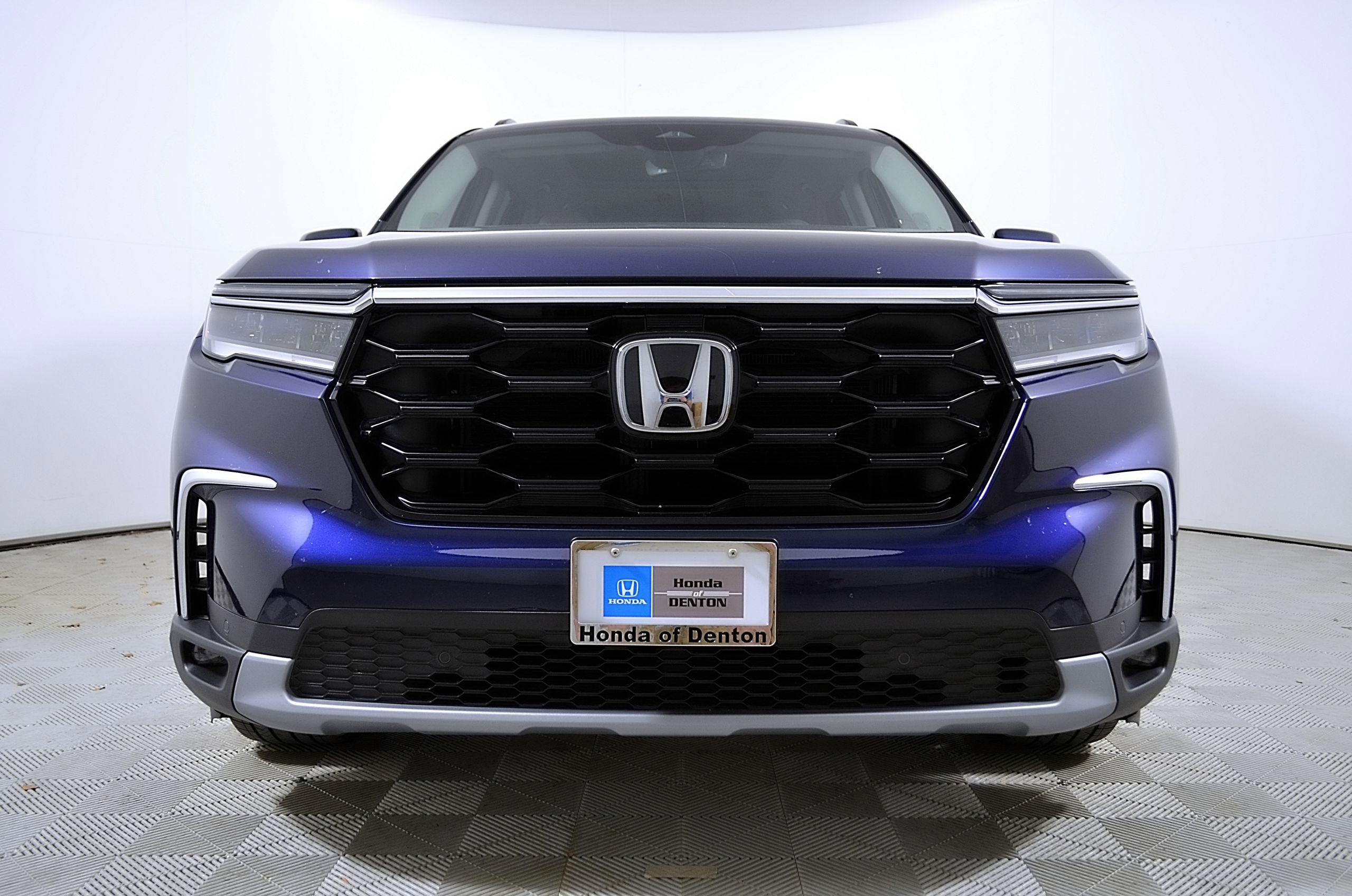 Used 2025 Honda Pilot Touring image 6