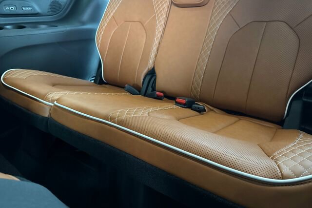 New 2026 Chrysler Pacifica Pinnacle image 13