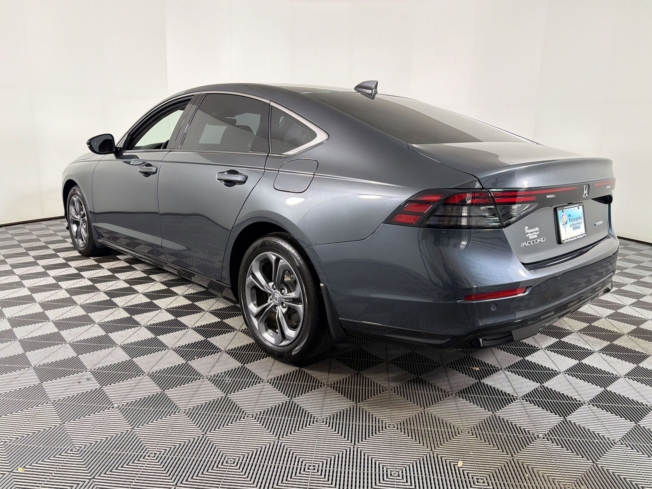 Certified 2025 Honda Accord EX-L image 2